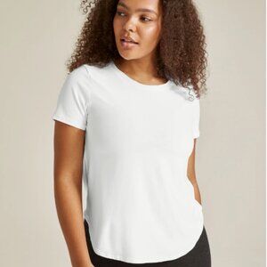 BEYOND YOGA Featherweight On The Down Low Tee Cloud White, Medium